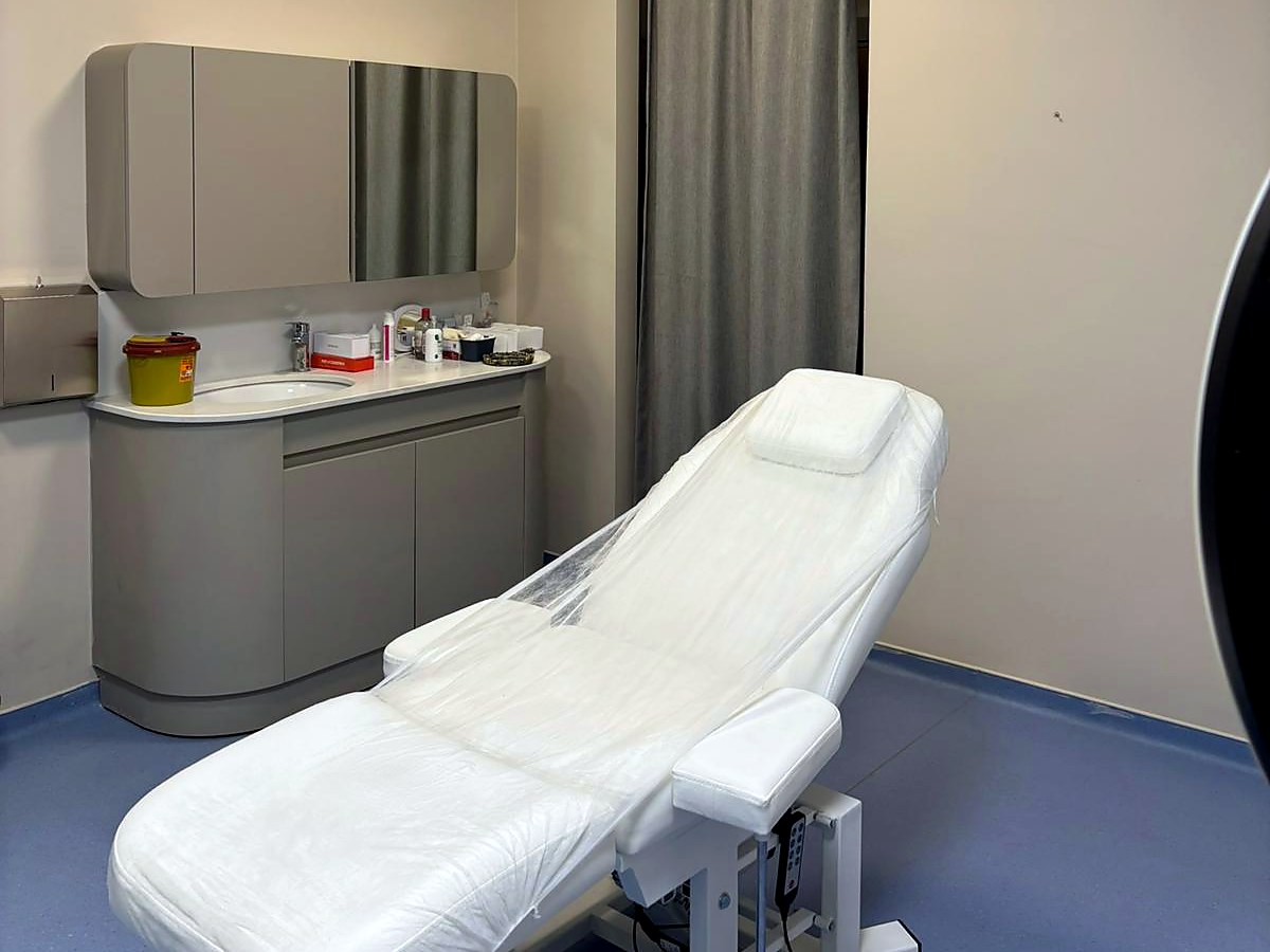Medikal Estetik Uygulama Odası - Özgür Çağraş Kliniği